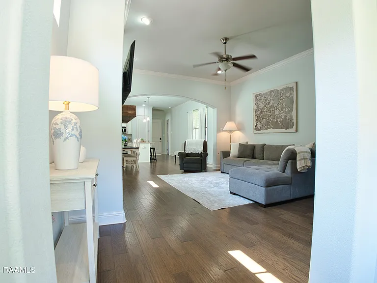 106 Pascalet Pl — Photo 10