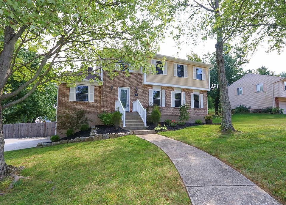 1st image of 8 Waterbury Pl