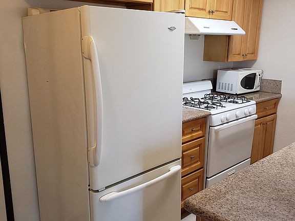 4th image of 607 W Broadway APT 201