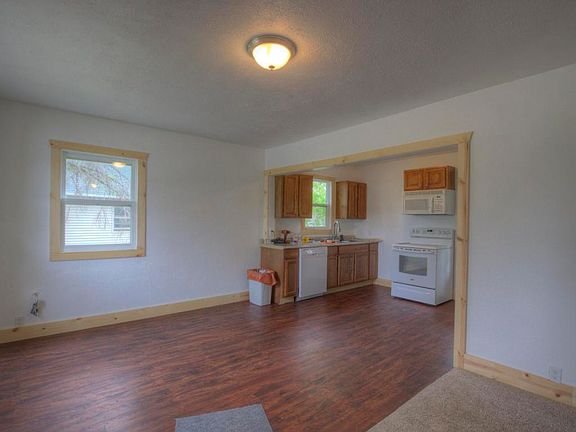 2nd image of 207 Woodland Ave W