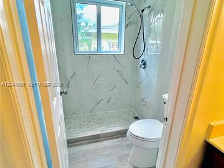 410 Pinecrest Dr #1 — Photo 28
