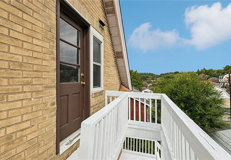 328 James St — Photo 45