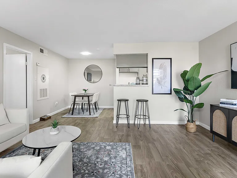Sonoma Apartments — Photo 15