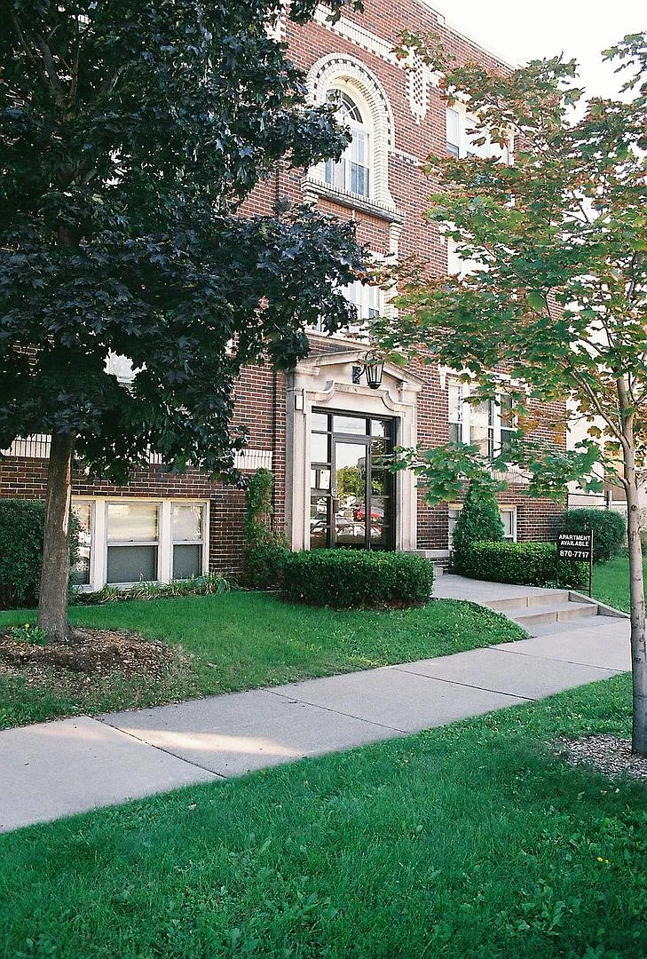 Balfour Apartments — Photo 2