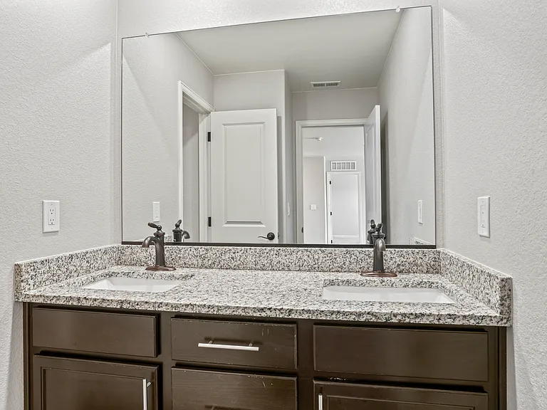 2141 Kerry St — Photo 26