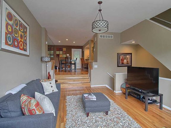 4th image of 560-1/2 Hoge St