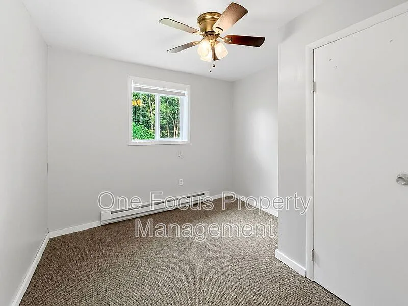 2 bed, 1.0 bath, $995 — Photo 4