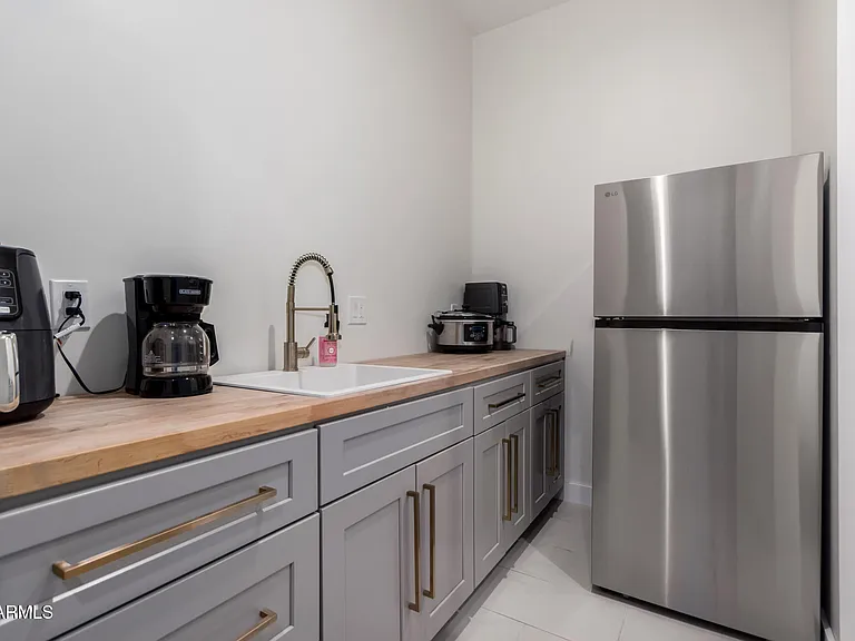 2544 E Pierson St — Photo 15
