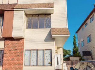 34 Green Valley Rd, Staten Island, NY 10312