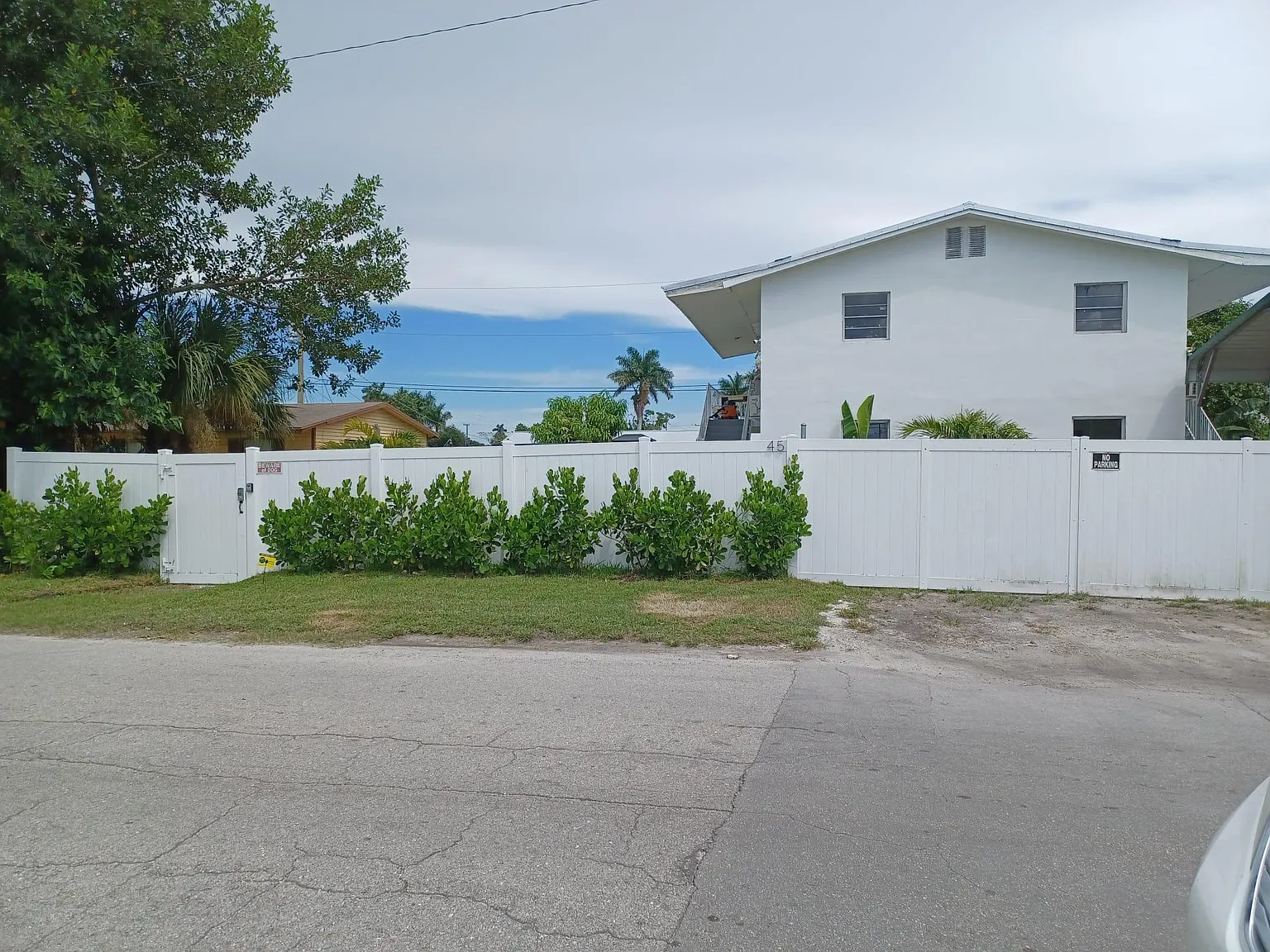545 SW 4th St — Photo 2