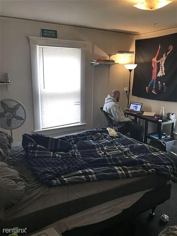 4 bed, 1343 sqft, $4,944 — Photo 4