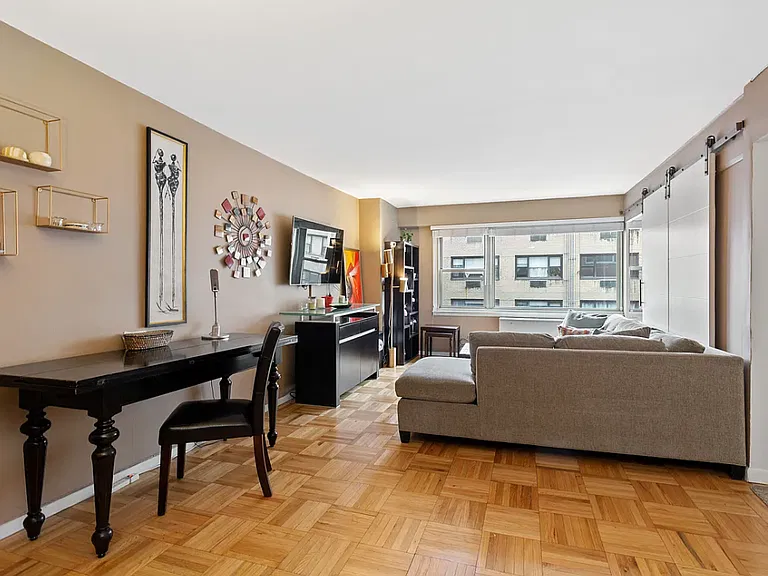 333 E 66th St #10B — Photo 2