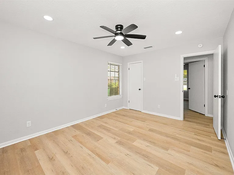 1803 S Park St — Photo 14