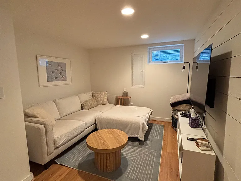 3061 NW Wilson St — Photo 2