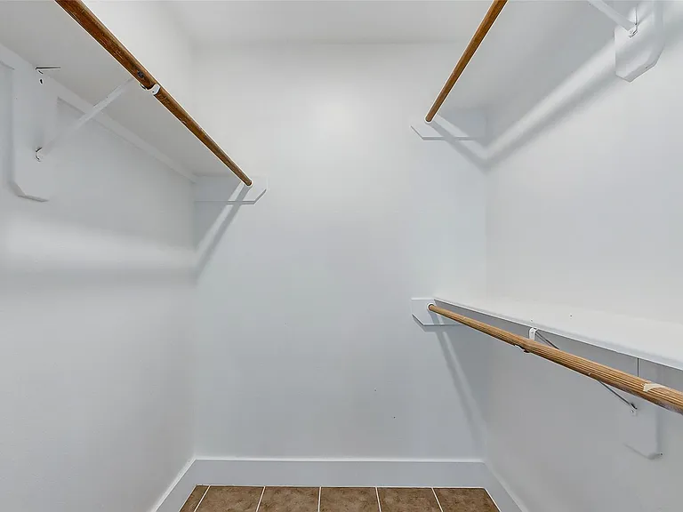 21892 Silver Oak Ct — Photo 29