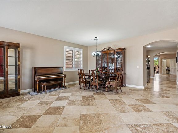 5th image of 2051 E AUGUSTA Avenue