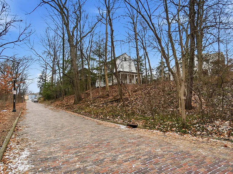 2104 Iuka Ave — Photo 3