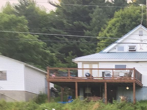 12' x 28' deck & 24' pool