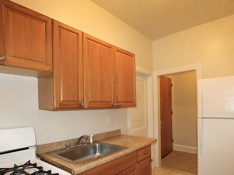 13-15 E Upsal St — Photo 15