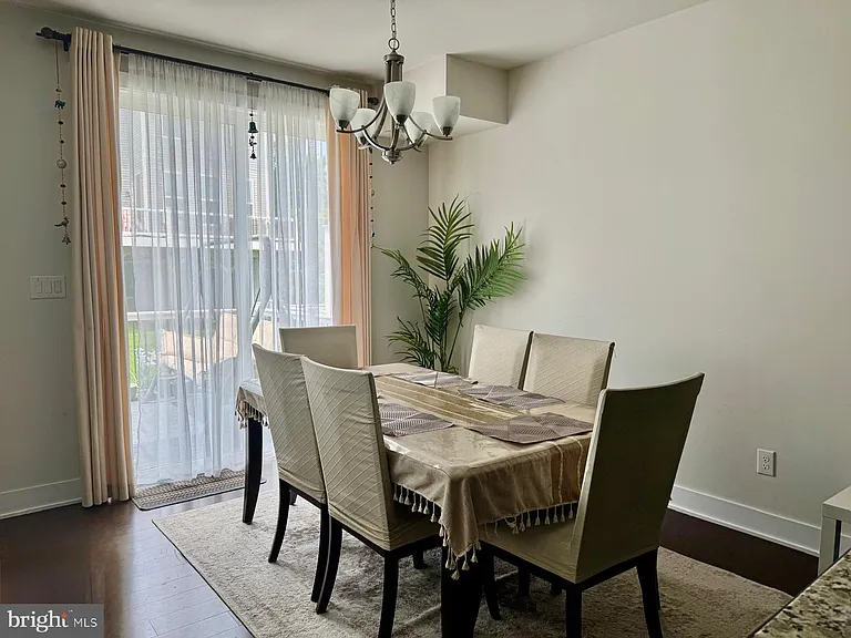 607 Mockernut Ct — Photo 8