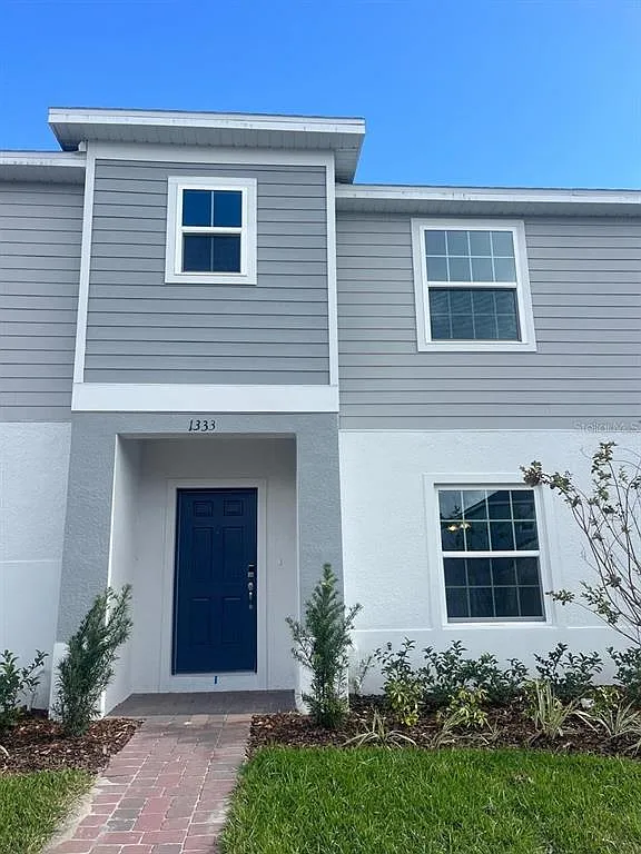 3 bed, 2.5 bath, 2120 sqft, $2,050 — Photo 1