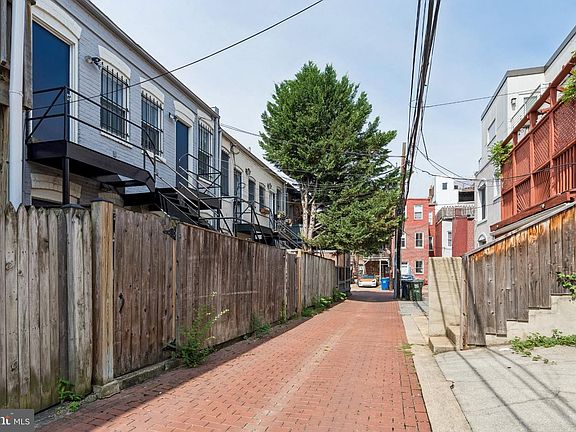 4th image of 2139 Newport Pl NW
