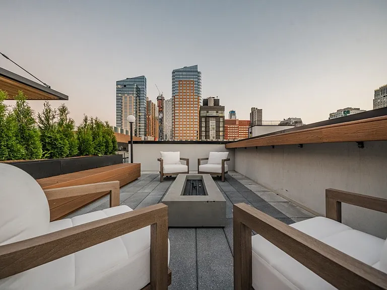 260 Gold St #411 — Photo 14