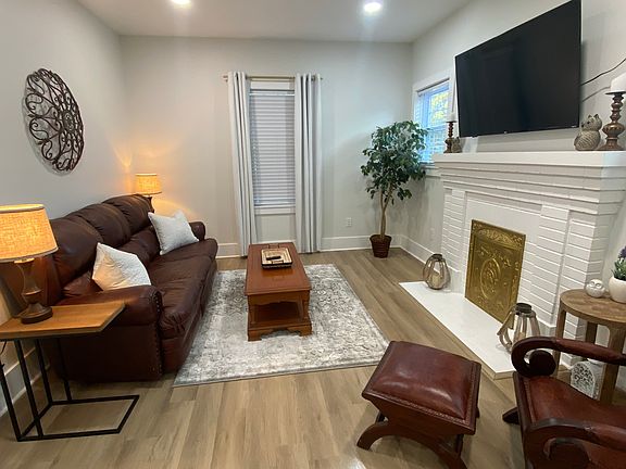 4th image of 1966 Hinshaw Ave APT 1