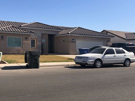 3rd image of 610 E 13th Pl