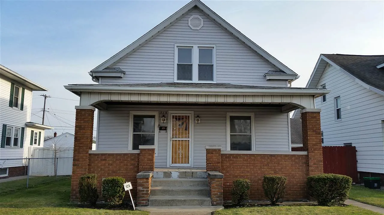 715 W 8th St photo 1