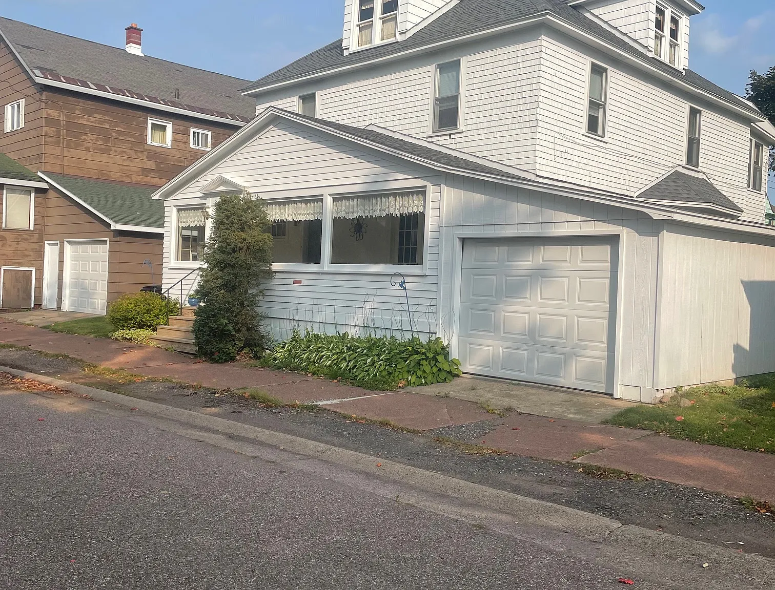 4 bed, 1.5 bath, 2100 sqft, $1,700 — Photo 2