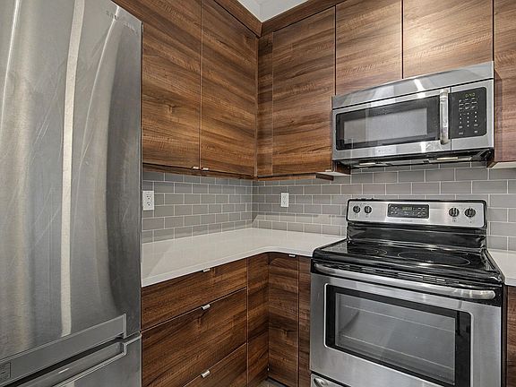 5th image of 2588 Anderson Way SW #301