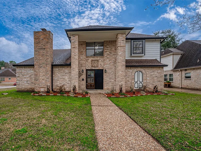 919 Mockingbird Way — Photo 1