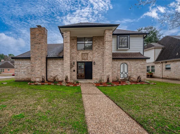 919 Mockingbird Way, Sugar Land, TX 77478
