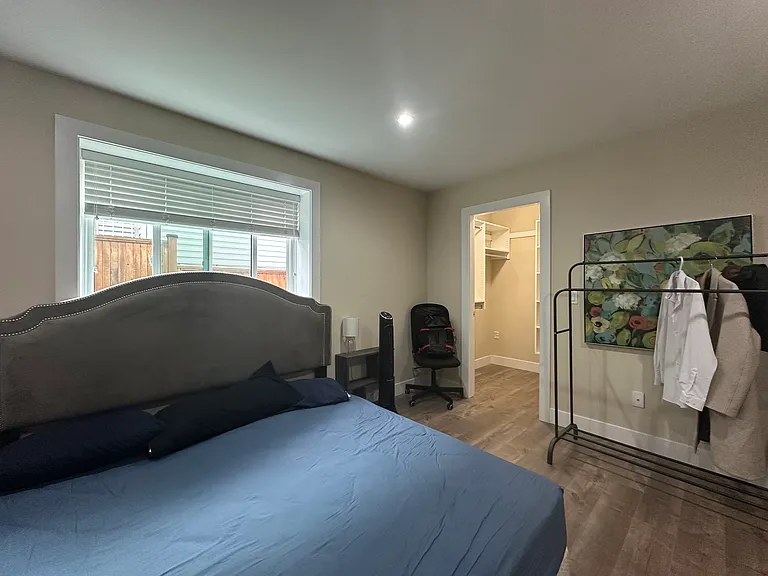 1740 Howard Ave — Photo 17