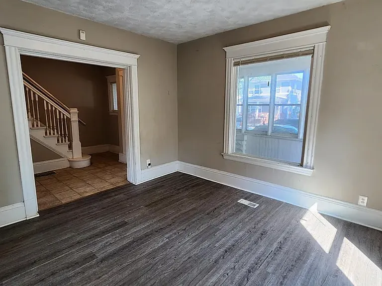 2823 Bryant Ave N — Photo 2