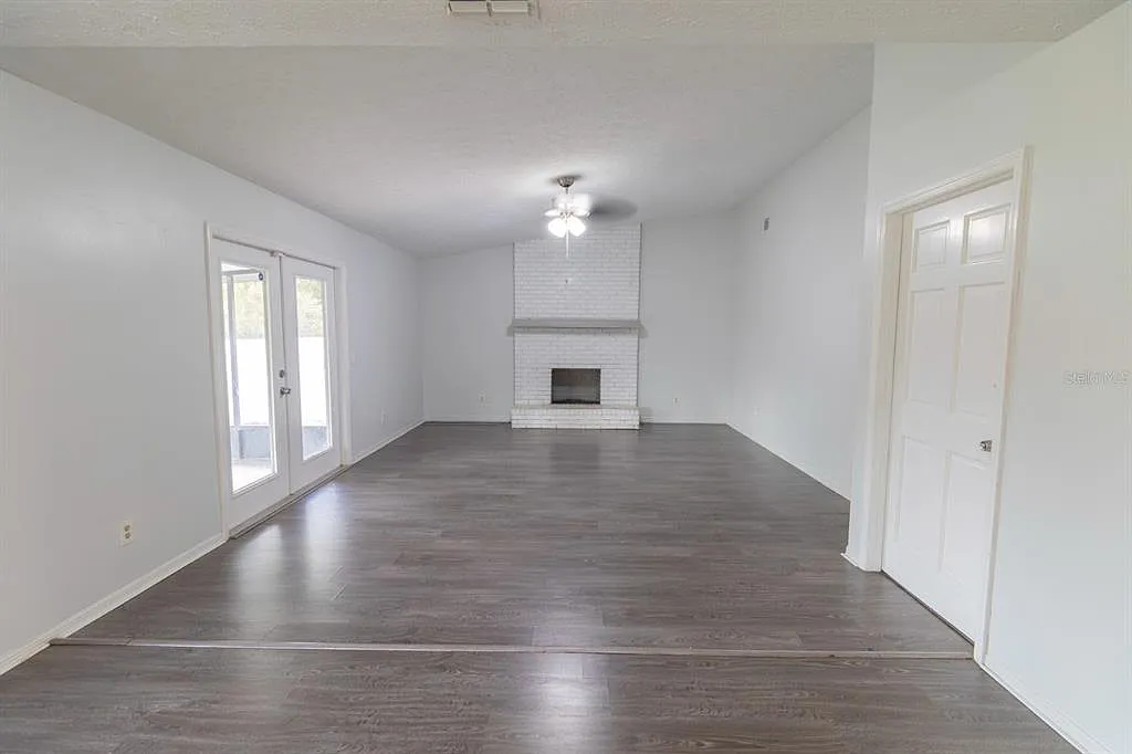 4 bed, 2.5 bath, 2439 sqft, $2,625 — Photo 4