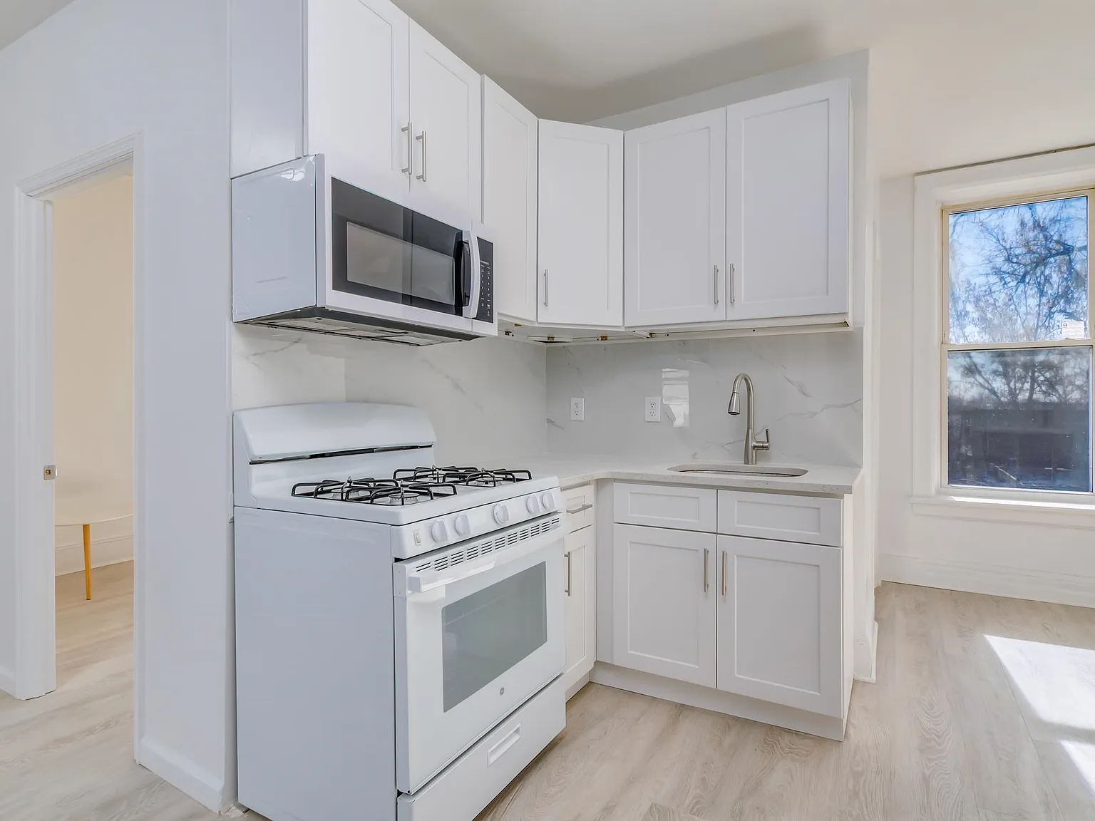 2 bed, 1.0 bath, $2,000 — Photo 3