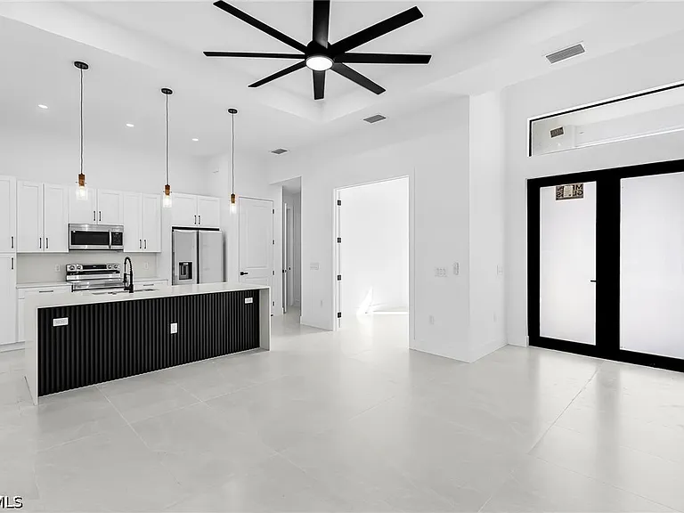 2200 NE 15th Ave — Photo 1