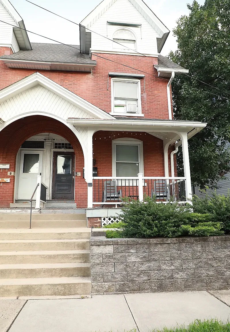 3 bed, 1700 sqft, $2,400 — Photo 2