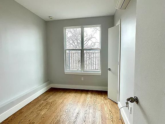 4th image of 1354 Jefferson Ave #2B