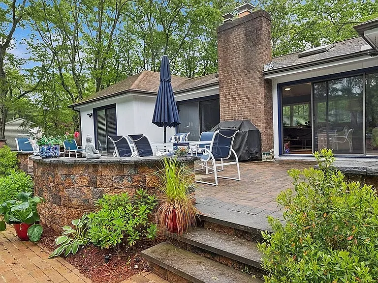 27 Wooded Oak Ln — Photo 9