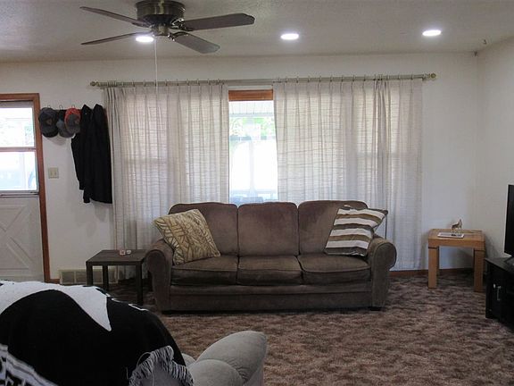 4th image of 2223 6th Ave