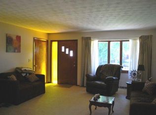 908 Carlisle Dr, Rochelle, IL 61068