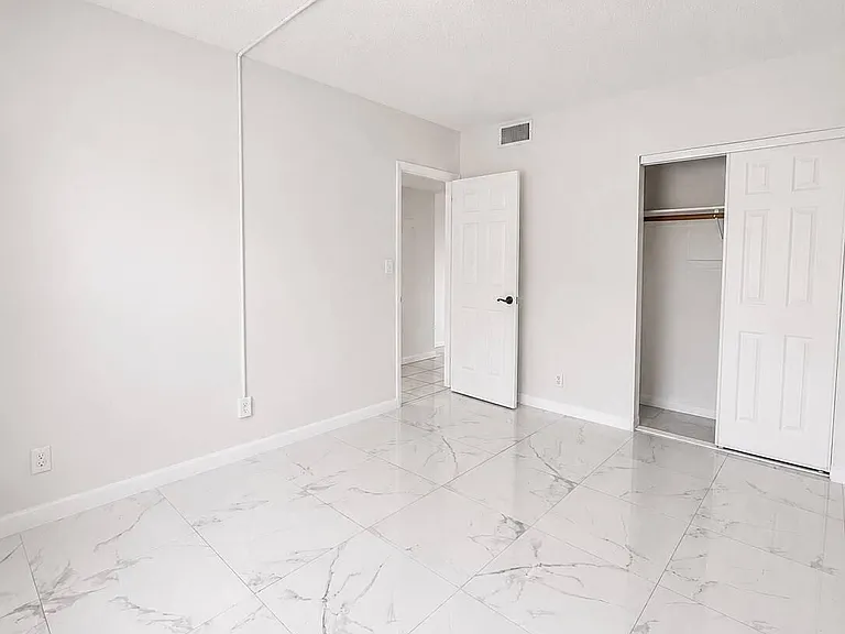 650 SW 15th Ave #1-10 — Photo 5