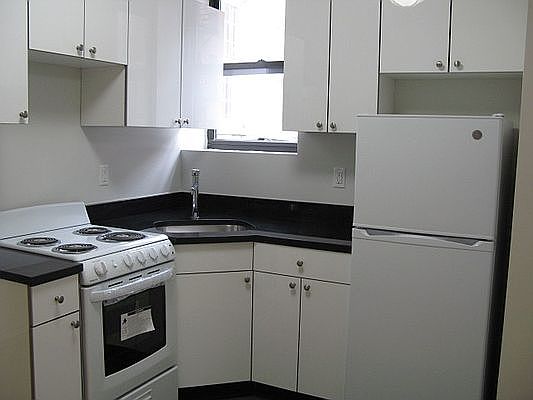 2nd image of 40 Mac Dougal St #8