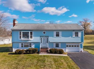 321 Old Marsh Hill Rd, Dracut, MA 01826