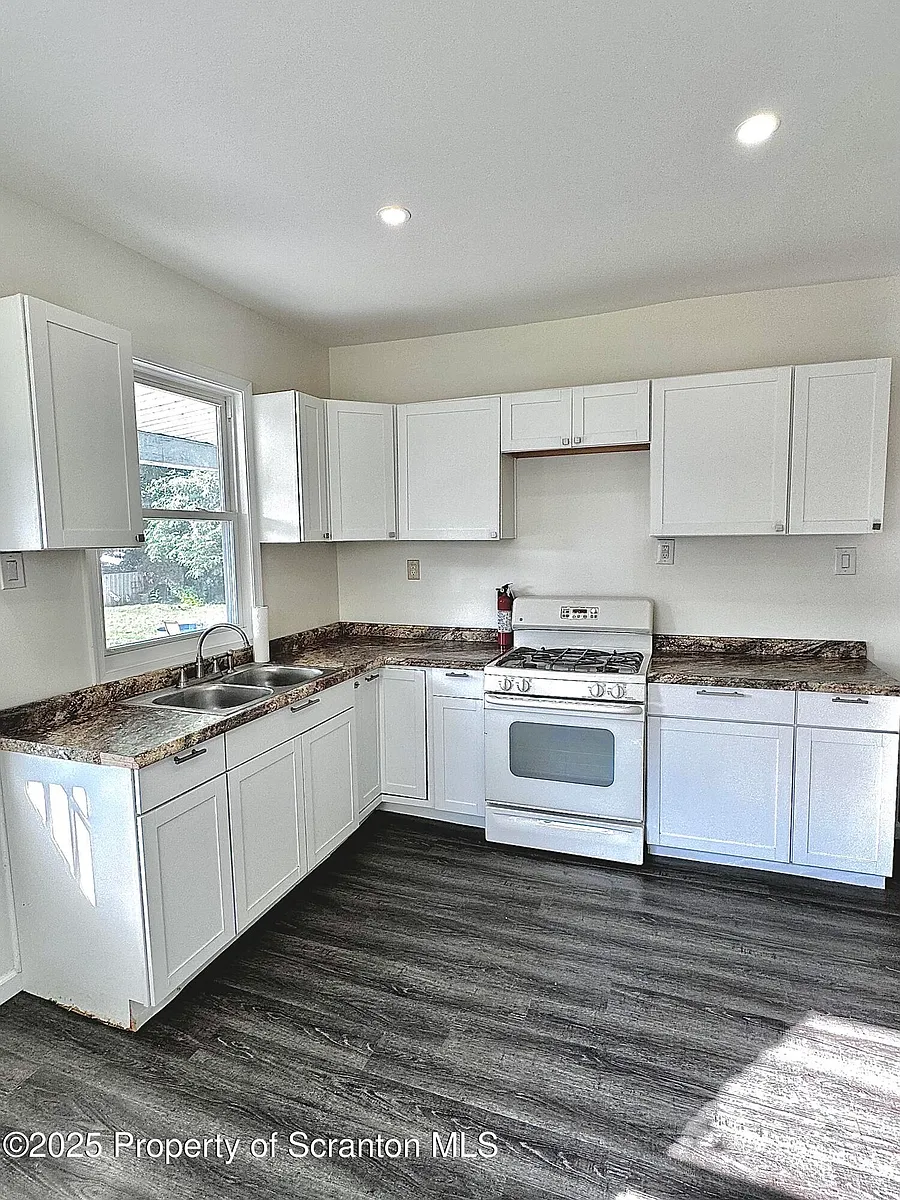 Building Photo - 266 Rutter Ave #1