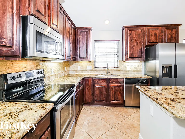 206 Lavaca Dr — Photo 12