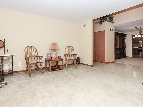 5th image of 88 Stillwater Dr
